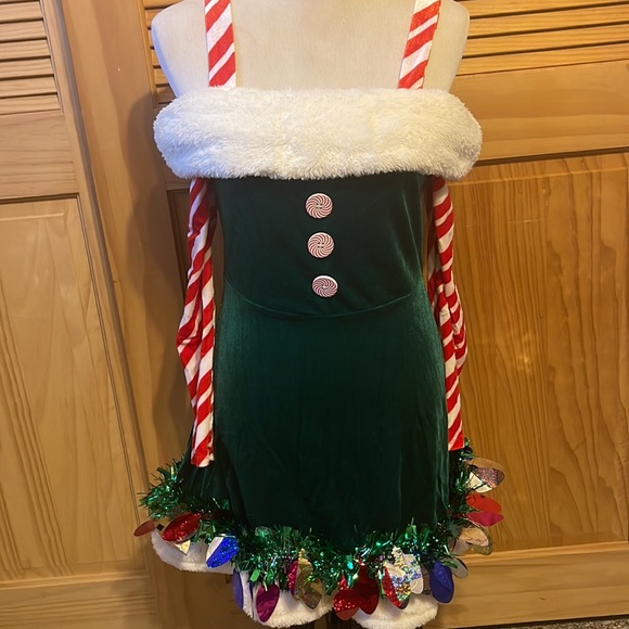 Green Christmas party Dress in size Small
Worn once
Wonderful condition - Picture 3 of 6